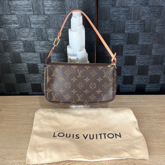 Louis Vuitton Pochette - Picture 1 of 7